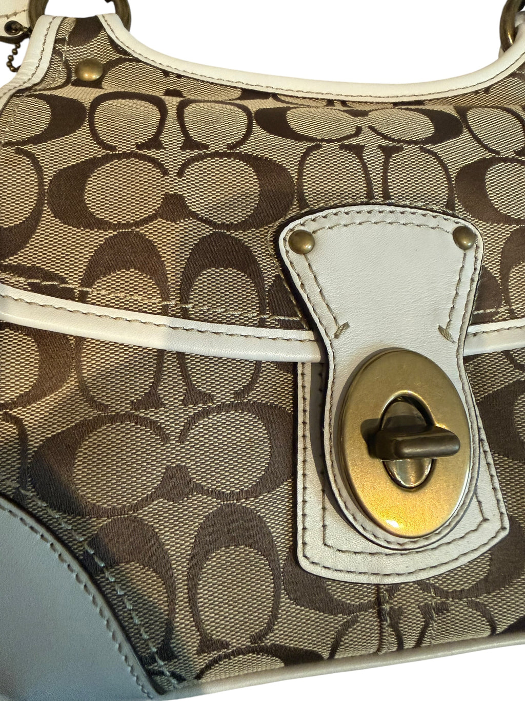Pre-owned Coach White Canvas turn lock crossbody bag 2008