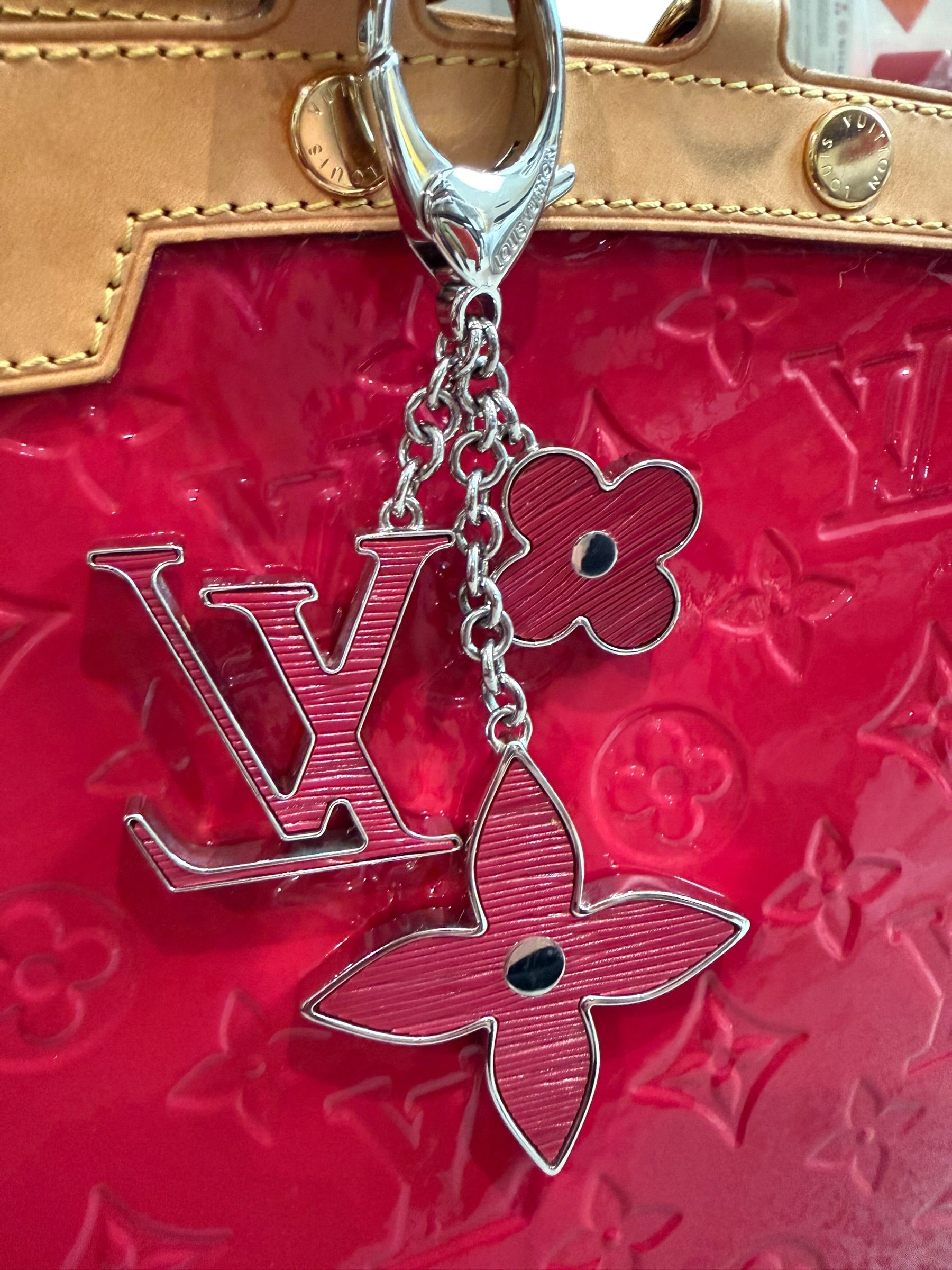 Pre-owned Louis Vuitton Epi Large Red and Silver Bag Charm