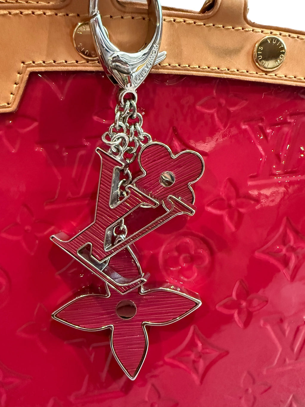 Pre-owned Louis Vuitton Epi Large Red and Silver Bag Charm